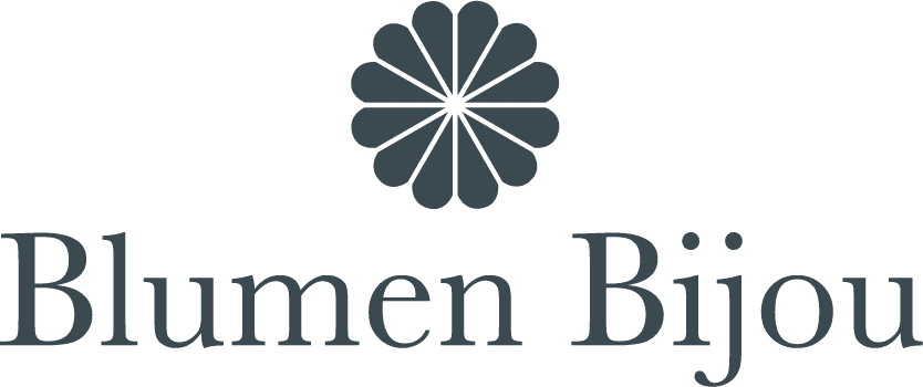 Logo von Blumen Bijou mit stilisiertem Blumenmotiv und Schriftzug.