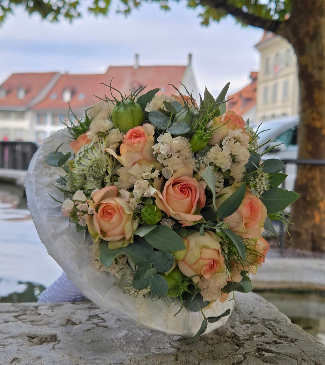 Brautstrauss mit Scheibenabschluss